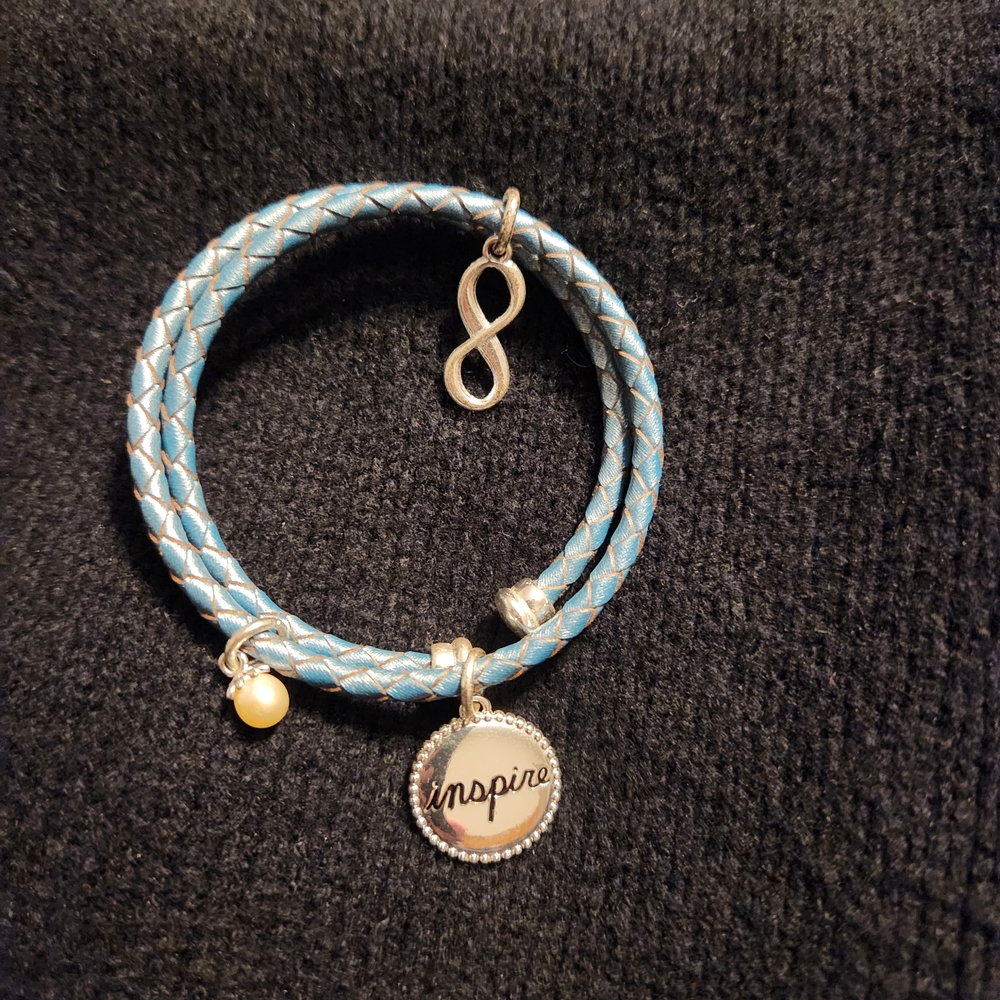 Vantel Pearls Blue and Silver Inspire Bracelet